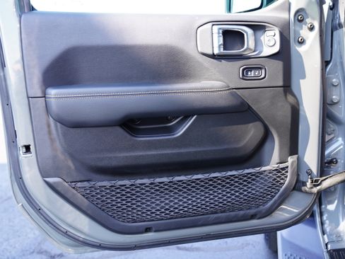 Used 2023 Jeep Gladiator Overland AWD/4WD image 15