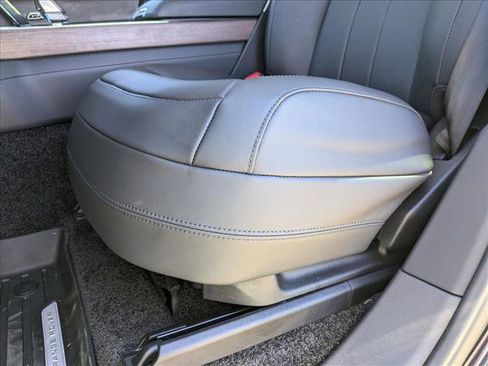 New 2025 Land Rover Range Rover SE image 4
