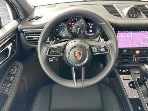 Certified 2025 Porsche Macan image 24