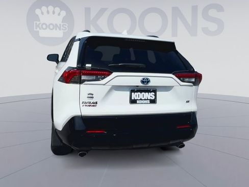 Used 2023 Toyota RAV4 SE w/ Weather & Moonroof Package image 10