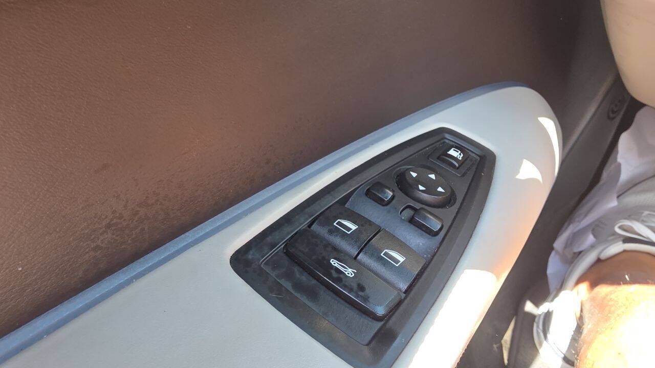 Used 2019 BMW i8 Roadster AWD/4WD image 36
