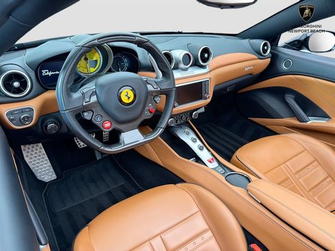 Used 2015 Ferrari California T RWD image 27