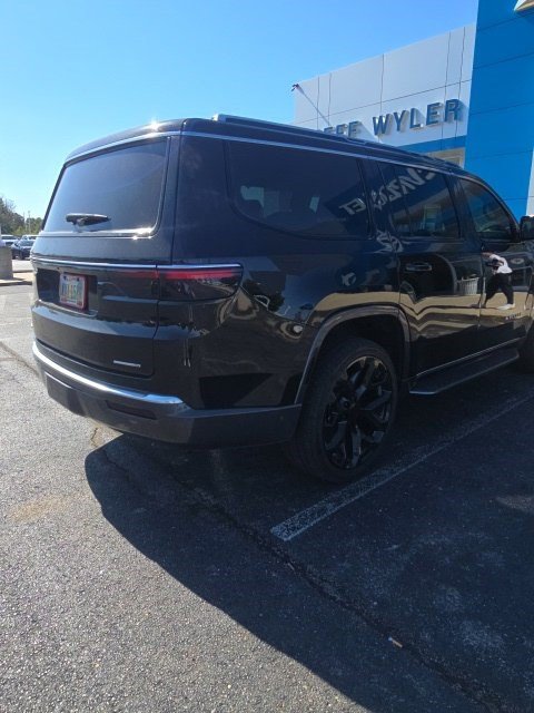 Used 2022 Jeep Wagoneer Series II w/ Convenience Group I AWD/4WD image 2