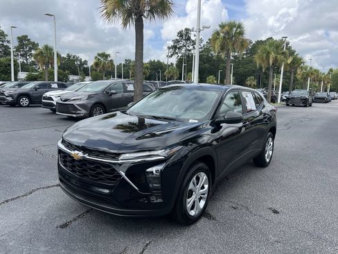 Used 2025 Chevrolet Trax LS FWD image 5