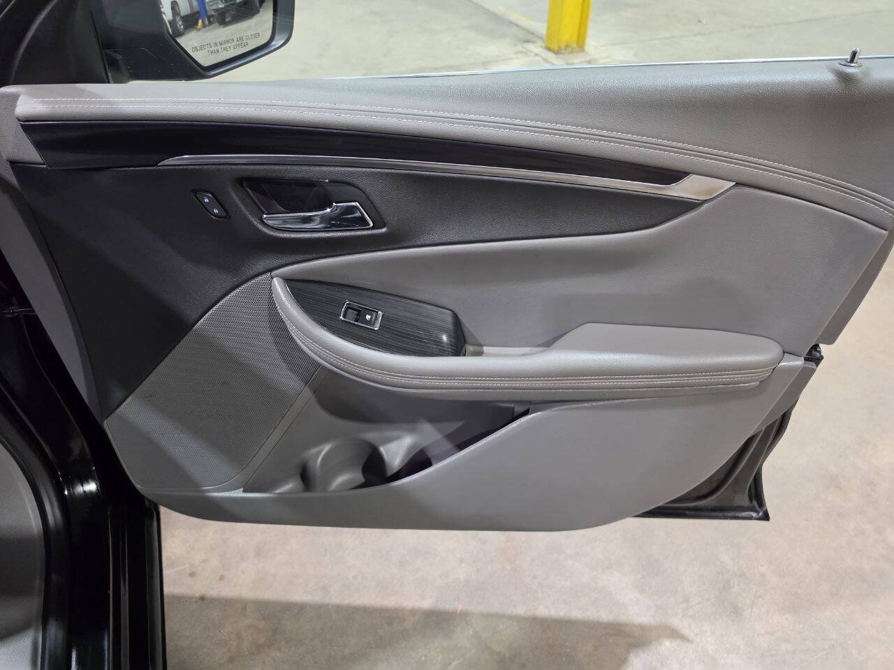 Used 2019 Chevrolet Impala LT FWD image 31