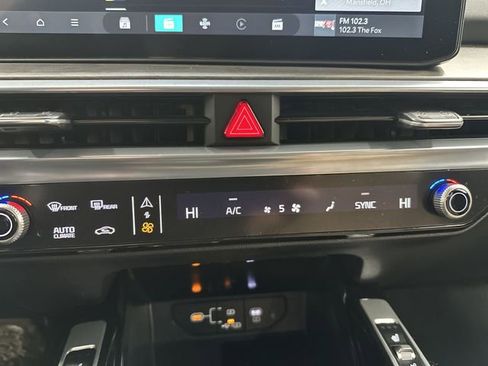 Certified 2025 Kia Sorento SX Prestige w/ Olive Brown Leather Package image 18