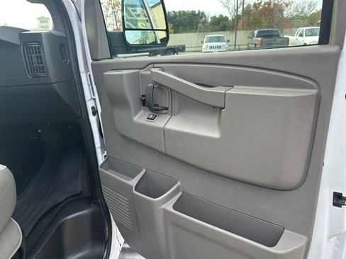 Used 2019 Chevrolet Express 3500 LT w/ LT Preferred Equipment Group image 5