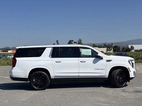 New 2026 GMC Yukon XL Denali w/ Denali Reserve Package RWD image 2