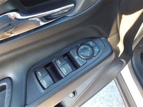 Used 2019 Chevrolet Equinox LT image 10