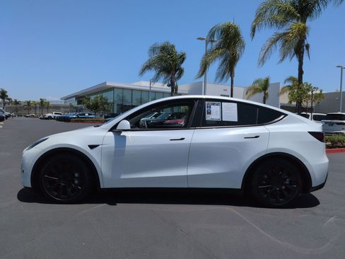 Used 2022 Tesla Model Y Long Range AWD/4WD image 7