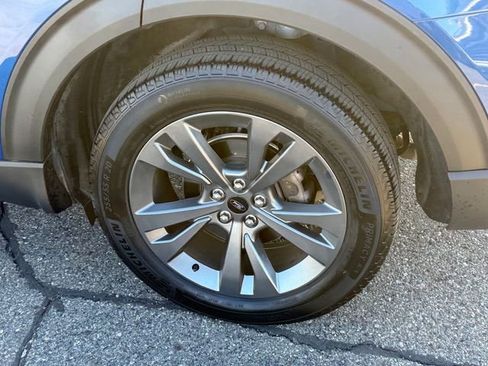 Certified 2023 Ford Explorer XLT w/ Equipment Group 202A AWD/4WD image 5