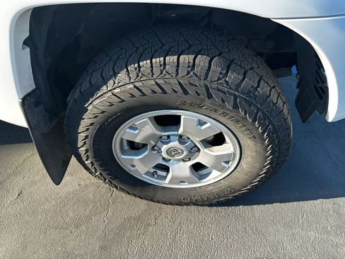 Used 2015 Toyota Tacoma PreRunner w/ SR5 Package RWD image 31