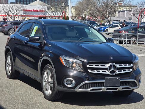Used 2018 Mercedes-Benz GLA 250 4MATIC image 3
