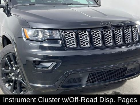 Used 2017 Jeep Grand Cherokee Altitude image 39