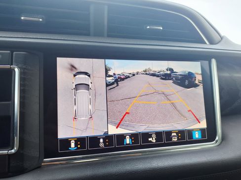 Used 2021 GMC Yukon XL Denali image 24