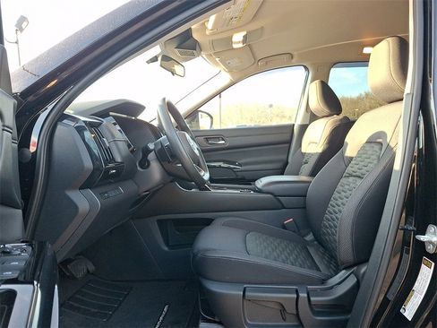 Used 2022 Nissan Pathfinder S image 14