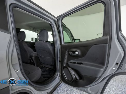 Used 2022 Jeep Renegade Latitude w/ Convenience Group AWD/4WD image 34