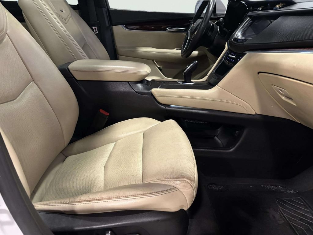 Used 2017 Cadillac XT5 Premium Luxury w/ LPO, Wheel Lock Package AWD/4WD image 26