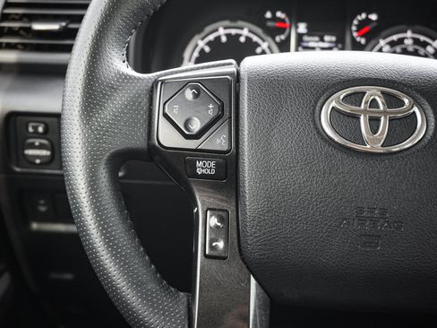 Used 2021 Toyota 4Runner Venture w/ Moonroof Package AWD/4WD image 19