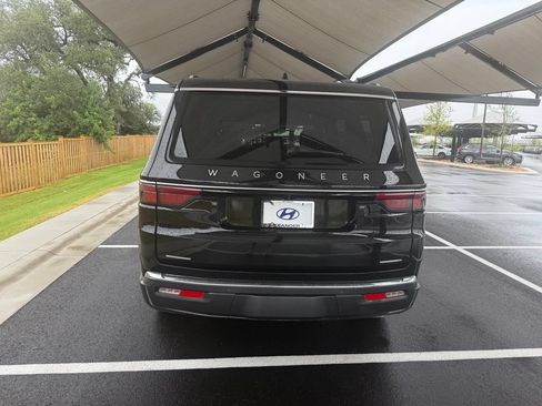 Used 2022 Jeep Wagoneer Series III AWD/4WD image 6