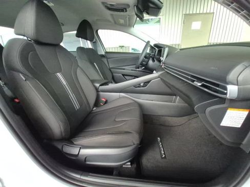 New 2026 Hyundai Elantra Hybrid FWD image 15