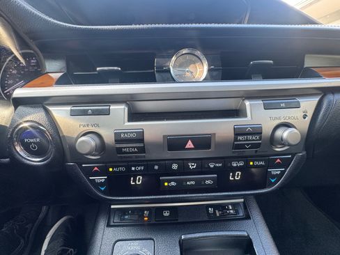 Used 2014 Lexus ES 300h FWD image 19