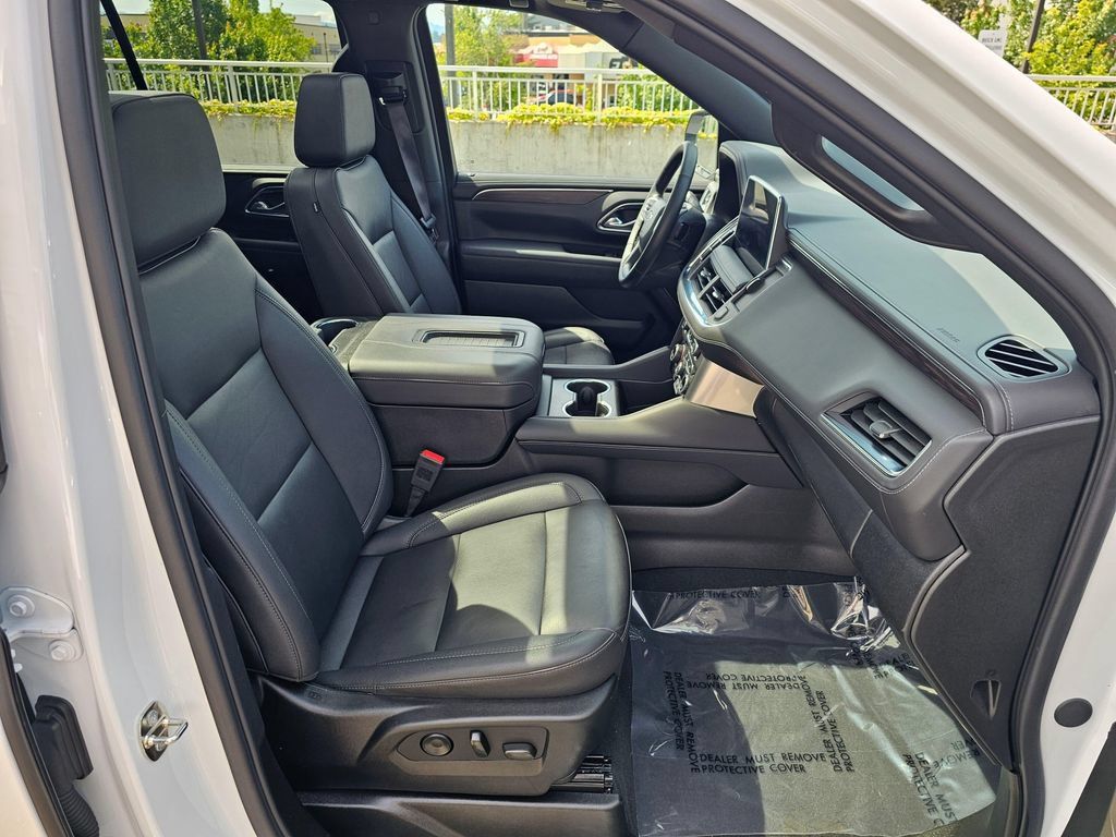 Used 2023 Chevrolet Tahoe Z71 w/ Luxury Package AWD/4WD image 11