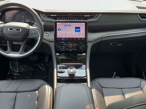 Used 2023 Jeep Grand Cherokee Limited w/ Luxury Tech Group II AWD/4WD image 11