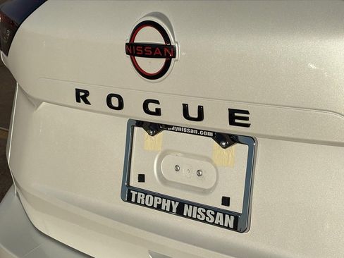 New 2026 Nissan Rogue Rock Creek image 8