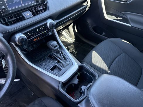 Used 2020 Toyota RAV4 LE AWD/4WD image 26