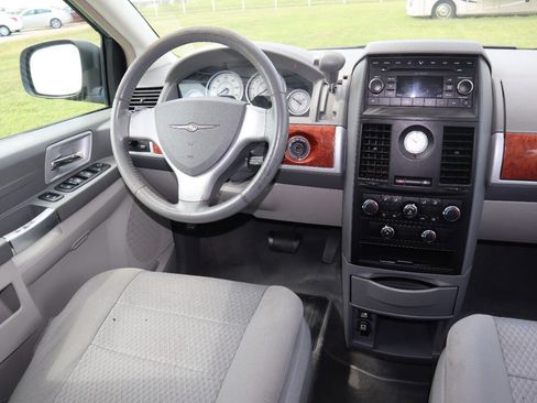 Used 2008 Chrysler Town & Country Touring image 33