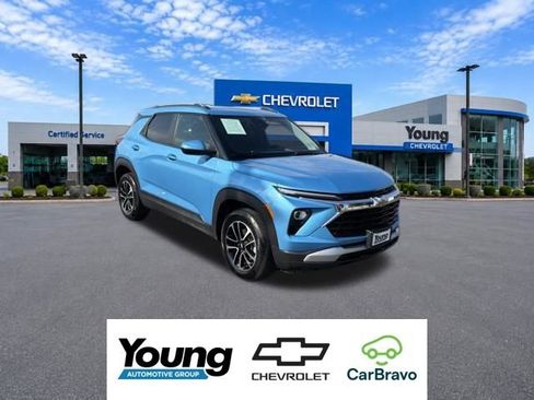 Used 2025 Chevrolet TrailBlazer LT AWD/4WD image 1