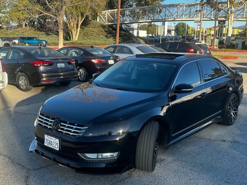 Used 2014 Volkswagen Passat 1.8T SEL Premium image 30
