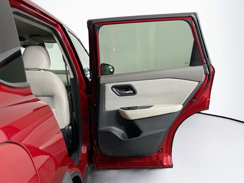 Used 2021 Nissan Rogue SV image 28