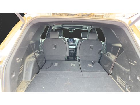 Used 2023 Chevrolet Traverse LT w/ LT Premium Package AWD/4WD image 13