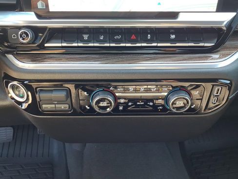 Used 2025 Chevrolet Silverado 2500 LT w/ Convenience Package AWD/4WD image 8