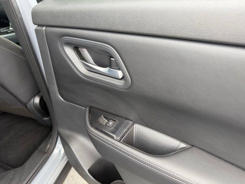 Used 2026 Nissan Rogue SV FWD image 34