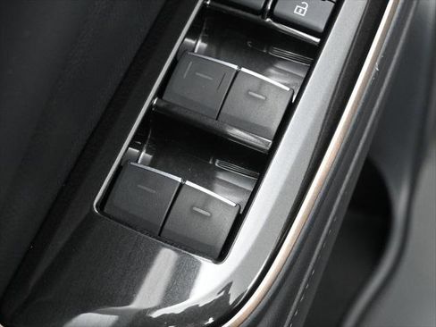 Certified 2025 Toyota Crown Signia AWD/4WD image 16