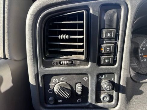 Used 2004 GMC Yukon XL SLT w/ Preferred Equipment Group AWD/4WD image 6