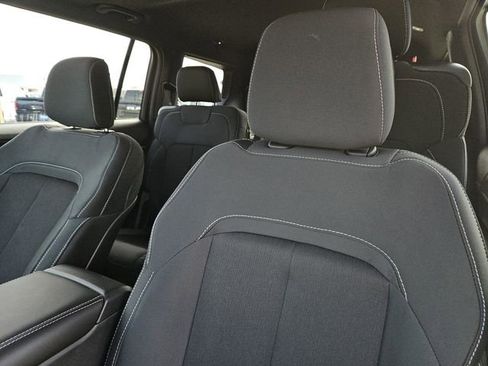 New 2025 Jeep Grand Cherokee L Laredo image 23