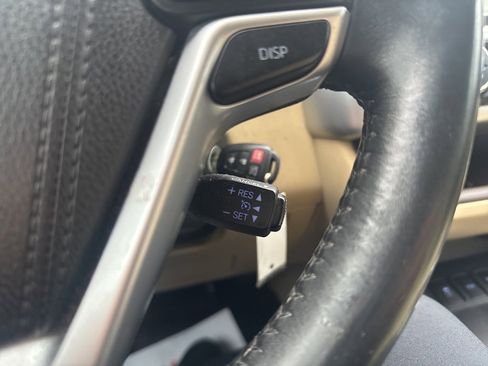 Used 2016 Toyota Highlander LE image 19