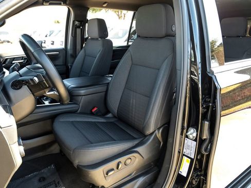 Used 2025 Chevrolet Suburban LS image 31