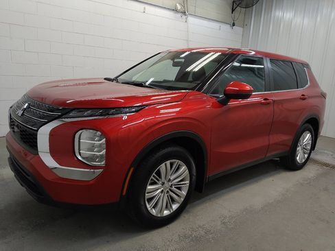 Used 2022 Mitsubishi Outlander ES FWD image 2
