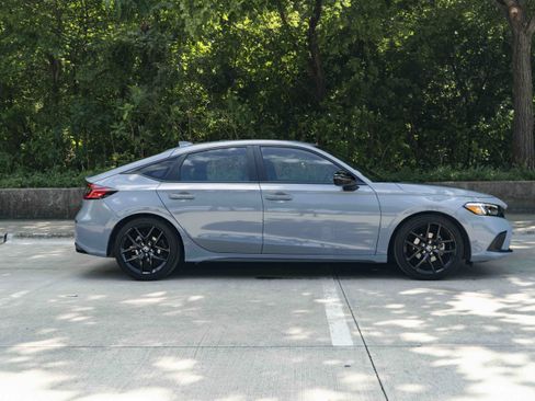 Used 2023 Honda Civic Sport image 10