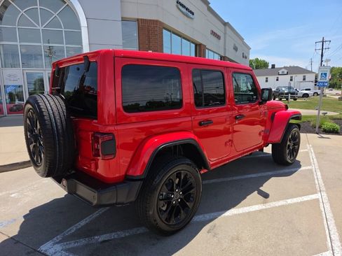 Certified 2025 Jeep Wrangler Unlimited Sahara w/ Safety Group AWD/4WD image 14