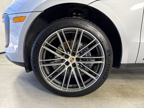 Certified 2026 Porsche Macan AWD/4WD image 13