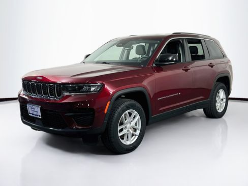 Used 2023 Jeep Grand Cherokee Laredo AWD/4WD image 1