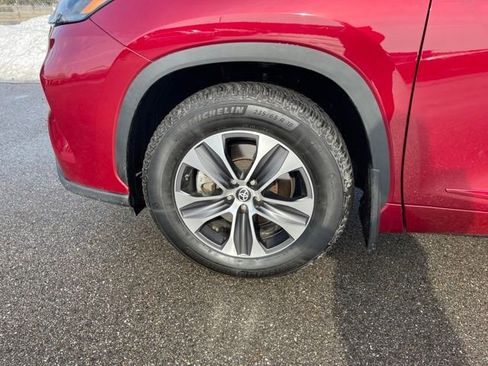 Used 2022 Toyota Highlander XLE image 25