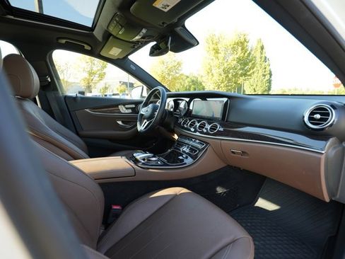Certified 2019 Mercedes-Benz E 300 4MATIC image 39