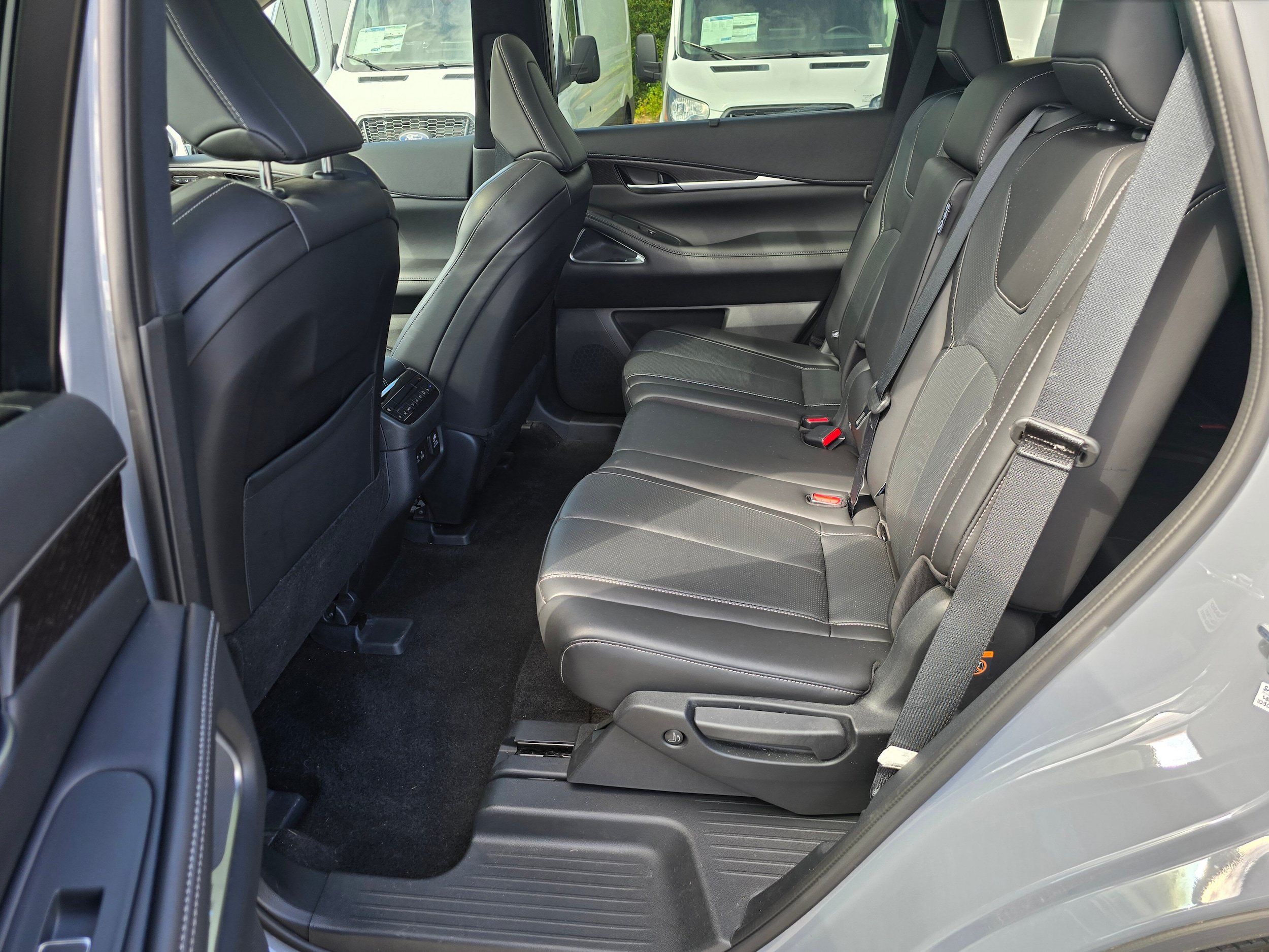 Used 2025 INFINITI QX60 Sensory w/ Vision Package AWD/4WD image 11